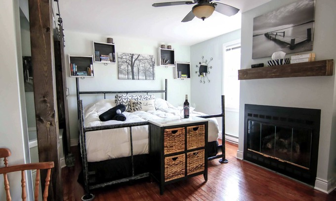 Bracebridge Apartment | The Tuxedo Suite | The Jypsy Inn