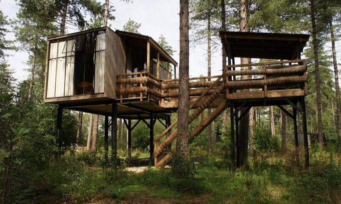 Maaseik House | The ultimate tree house experience including hottub