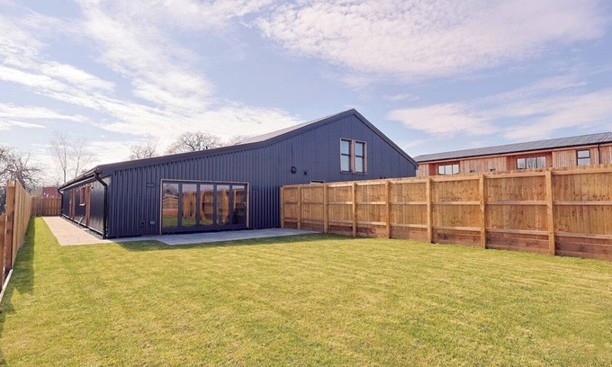 Redbrook Apartment | The Ultimate family Gathering Place sleeps 20!