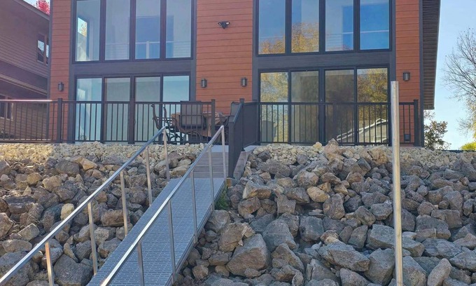 Brownsville House | The Ultimate Relaxation- Brand New Construction home on the Mississippi River!