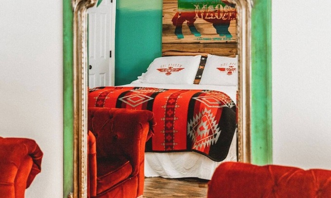 Round Top Bed & Breakfast | The Vagabond Room - Wander Inn