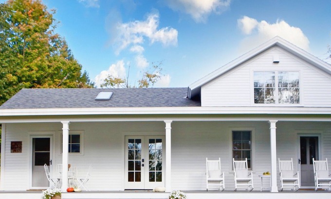 North Bennington House | The Vermont Farmhouse + Stunning Views + Dog Friendly + Adjacent Nature Preserve