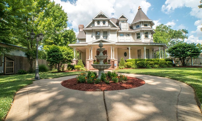 Downtown Bed & Breakfast | The Victoria B & B