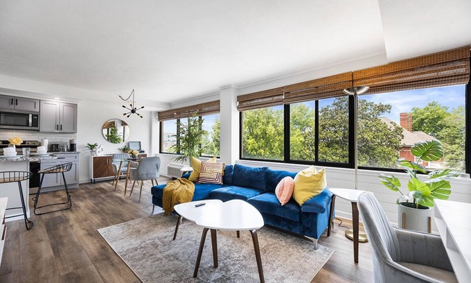 Fort Sanders Apartment | The View on Clinch (0.5 mi Neyland, 0.3 mi UTK)