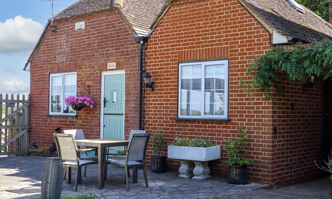 Graveney Cottage | THE VIEW, with a garden in Faversham
