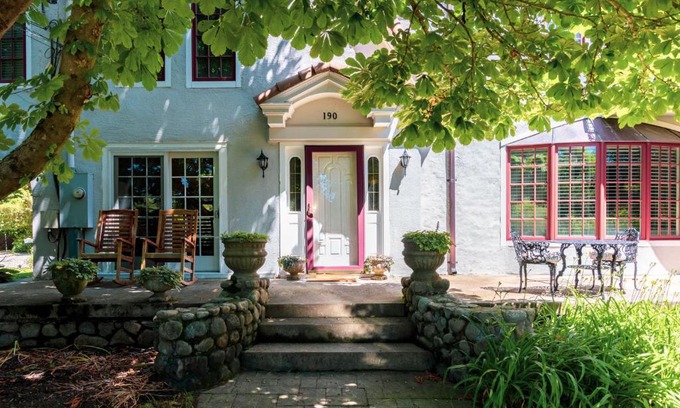 Westerly Bed & Breakfast | The Villa Bed and Breakfast