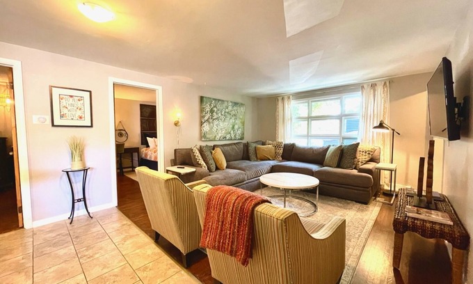 Williamsville Apartment | The Village Flat *BEST SPOT IN WNY!*