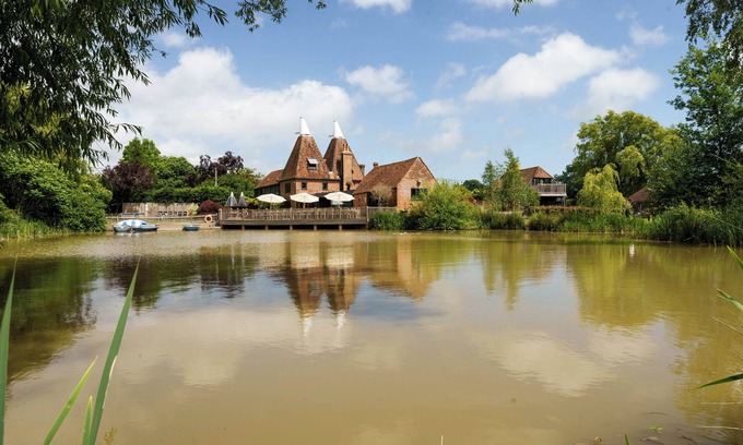 Appledore House | The Vineyard Oast & Barn - Sleep 25 - Private Pool - Boating Lake n
