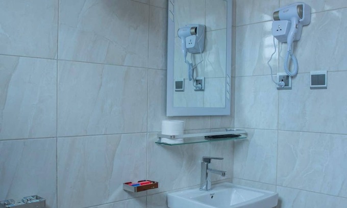 Kigali House | The Voyager Inclusive stay deluxe.*Gate to Kigali*