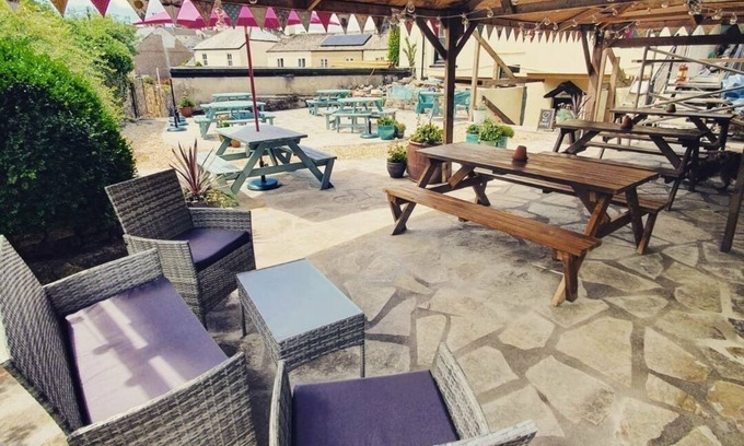 Walkhampton Bed & Breakfast | The Walkhampton Inn