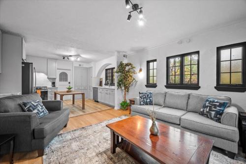 Shadyside House | The Walnut Suites - The Family Suite