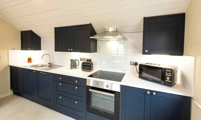 Belfast City Centre Apartment | The Warhol - 2 bd Loft Style Ap. Ultra Fast WIFI