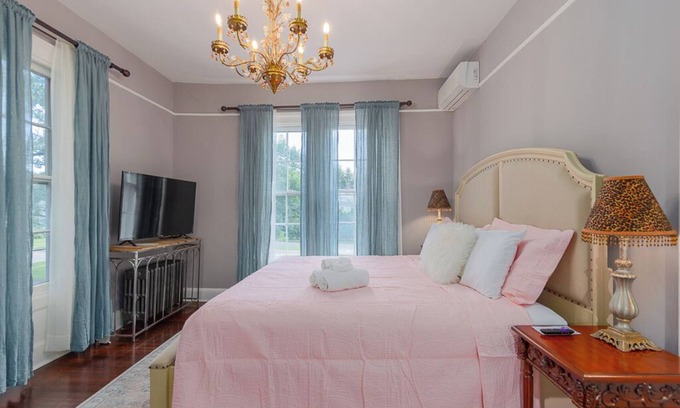 Warwick Hotel | The Warwick Inn Boutique Amity Room 3 an Hour from NYC