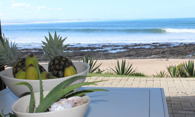 Jeffreys Bay House | @The Waves beach accommodation with sea and mountain views!n7 Bedrooms