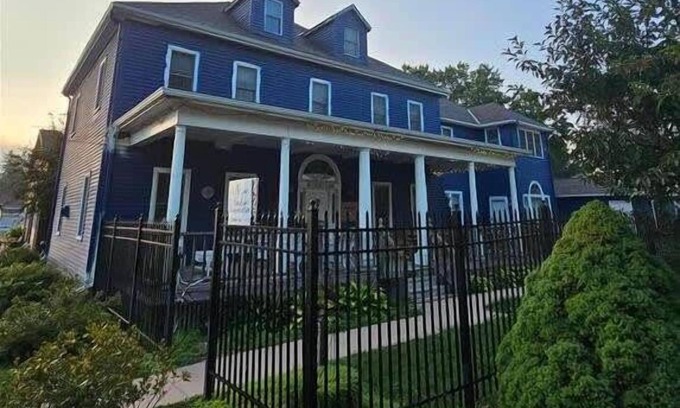 Peterson Hotel | The Wen Inn - 5 Suites Sleeps 14+ Host Events