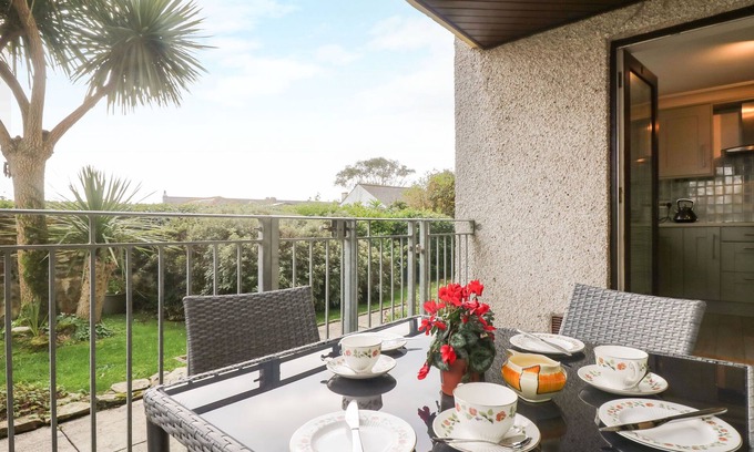 Mylor Churchtown Cottage | THE WESLEY APARTMENT, family friendly, with a garden in Falmouth