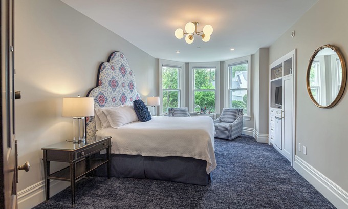 Ridgefield Hotel | The West Lane Inn - Deluxe Fireplace King