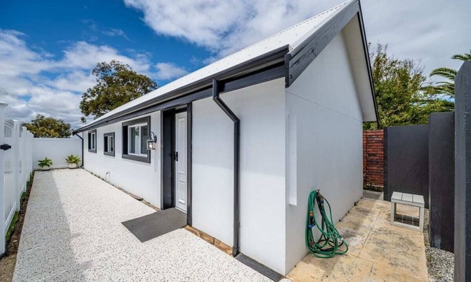 Watermans Bay Apartment | The White House Waterman’s Bay