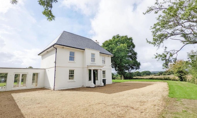 Kingsley House | The White House - Bordon