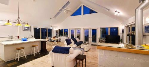 Davis Bay Villa | The White House