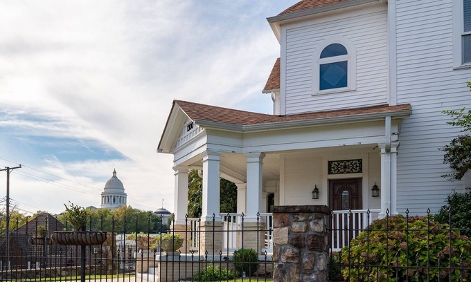 Downtown Little Rock House | The White House in Capitol View- 4-Bed, 5.5-Bath