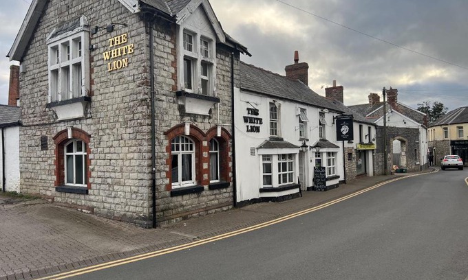 Vale of Glamorgan Hotel | The White Lion Hotel