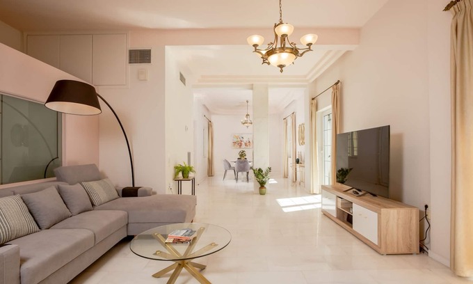 Halepa Apartment | The White Marble Luxury City Apt