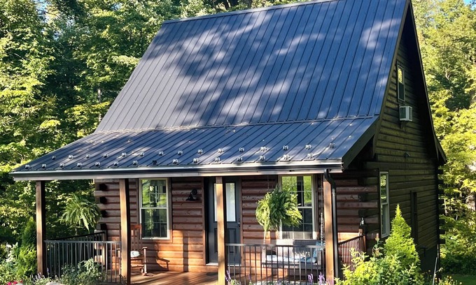 Mesopotamia Cabin | The Wildflower - Private cabin in wooded setting