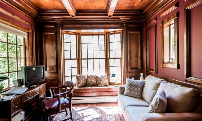 Divide Cottage | The Williamsburg Cottage at Valley Glen.your romantic mountain getaway