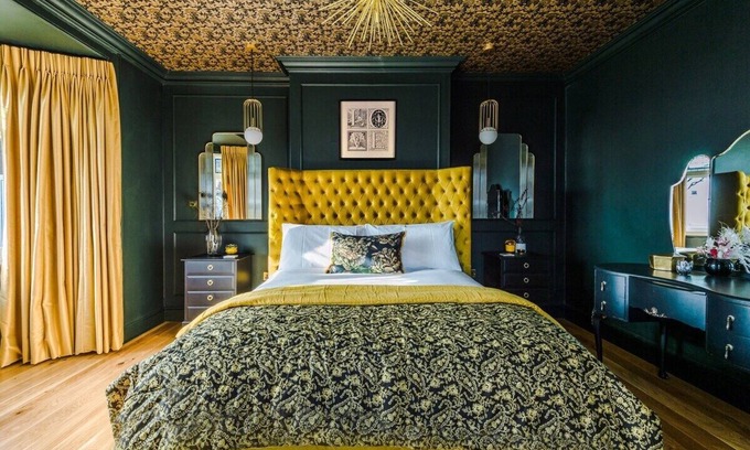 Old Windsor House | The Windsor Tapestries - Windsor Castle, Legoland,