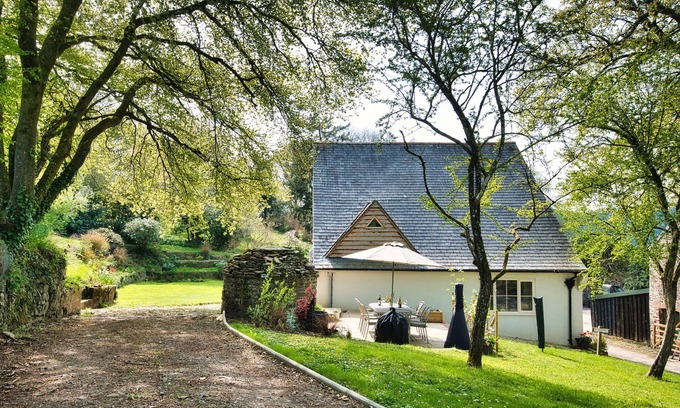 Winkleigh House | THE WING AT WARHAM, family friendly, with open fire in Dolton