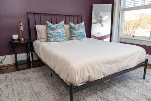 Roanoke House | The Winona House - Boutique Hotel Near Downtown