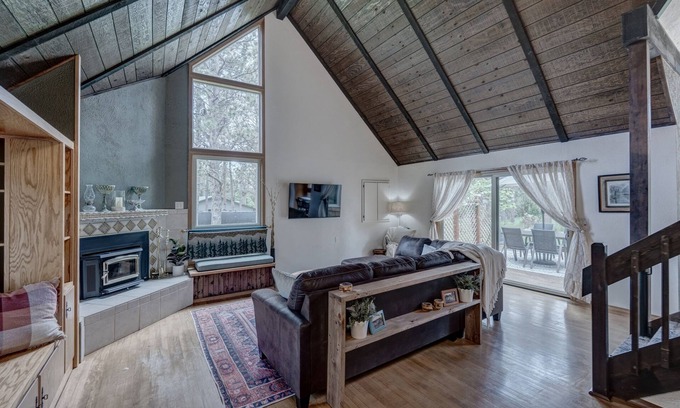 Blackhawk Cabin | The Woodland Chalet - Unique Storybook Charm among the Ponderosa Pines - Hot Tub