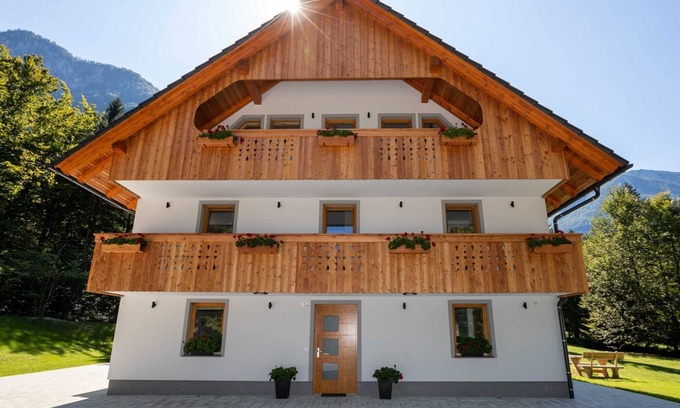 Ukanc Apartment | The Woodland Nook Apartments Bohinj - Classic Two Bedroom Apartment with Balcony