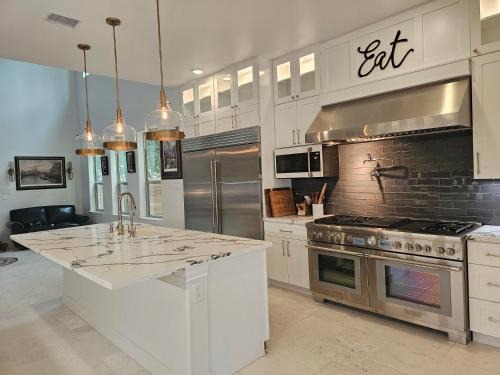 Grogan's Mill Villa | The Woodlands Benjis Place