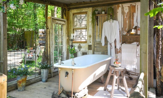 Brading House | The Woodlands Retreat