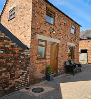 Moffat House | The Woottons Barn with Hot Tub