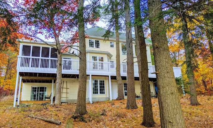 Bala Cottage | The Yellow Cottage - Modern Rustic, SW Exposure, 315' Shore, Scandinavian Sauna!