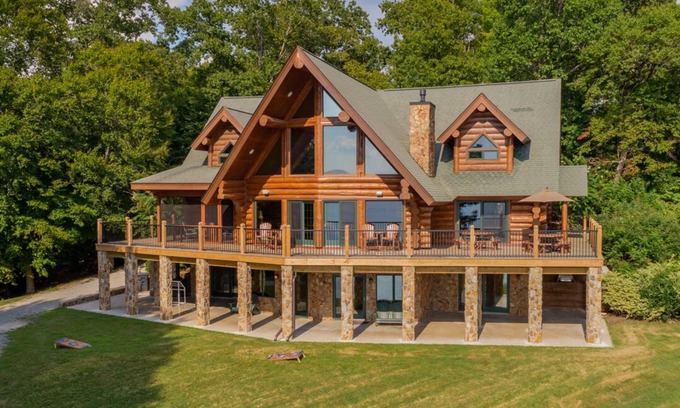 Bracey House | The Yellowstone | Elegance Meets Lakefront Luxury