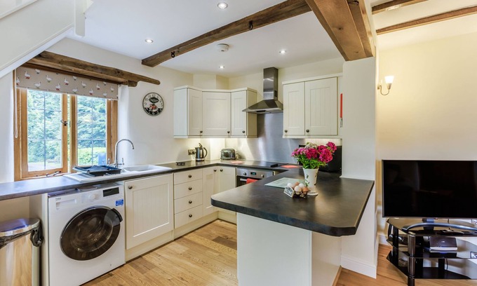 Newton Saint Cyres Cottage | THE YOKE, pet friendly, country holiday cottage in Tedburn St Mary