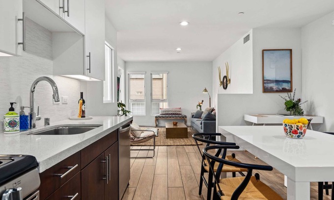 Carthay Circle Condo | The Zebra One-Bedroom Suite