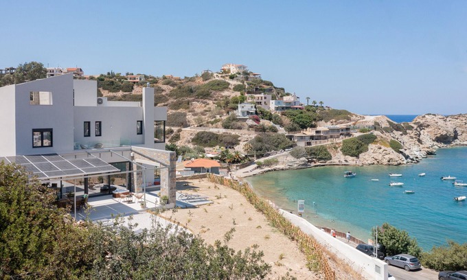 Lygaria Villa | Theasea,beachfront,next to all amenities,Heraklion