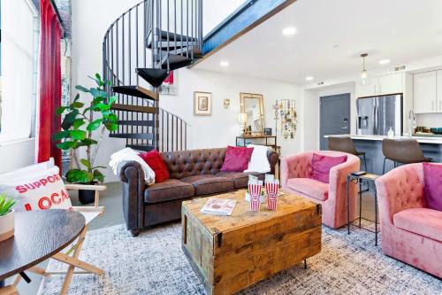 Civil Rights Historic District Apartment | Theatre Retreat 2 Bedroom Loft - 1 Blk from Theatres