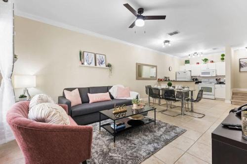 Kissimmee House | Themed Bedrooms Disney Area 3BR LR2960