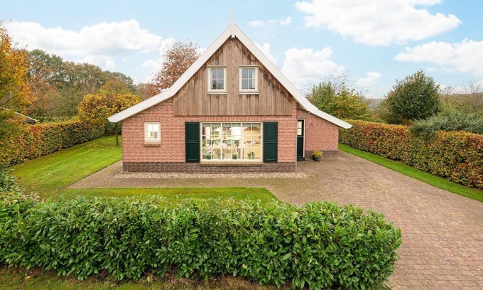 Hoge Hexel House | These comfortable villas are on Buitengoed Het Lageveld in a beautiful wooded area, near Almelo and Enschede, in beautiful Twente.