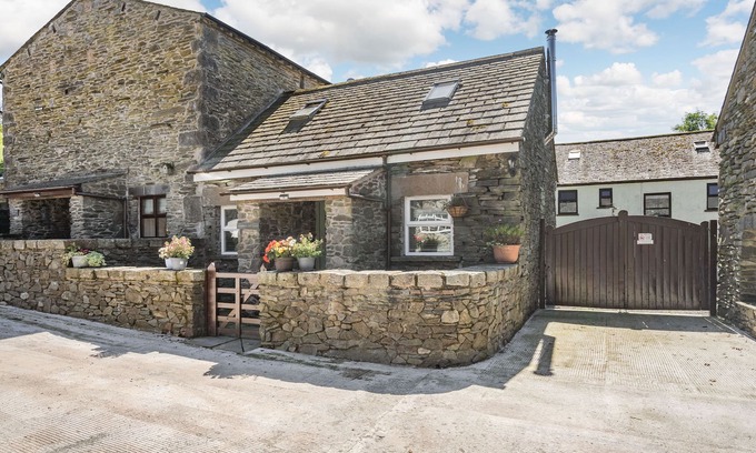 Newland Near Ulverston Cottage | THIMBLE COTTAGE, luxury holiday cottage, with open fire in Pennington