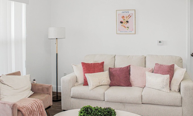 Kissimmee Apartment | Think Pink in Kissimmee - Gorgeous 2BD with free WIFI, free parking and more!!