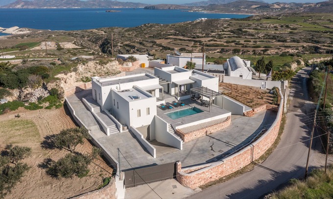 Milos Villa | Thiopetra Villa Pumise