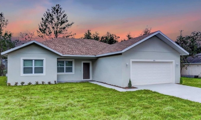 Orange City House | This 3 bedroom, 2 bath home in Orange City offers both comfort and convenience.