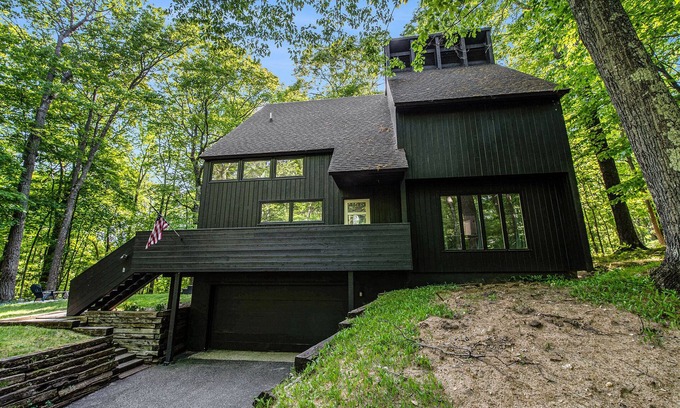 Birchwood Farms House | This 3bd with a loft house in Harbor Springs, Michigan, is an ideal retreat for the whole family